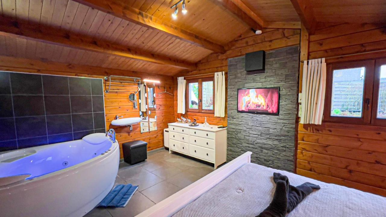 Au Chalet D'Isa Havelange Bagian luar foto
